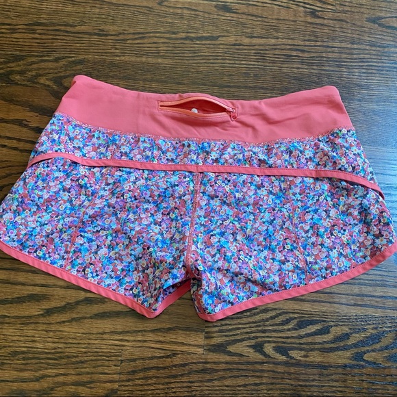 🏃🏻♀️Lululemon Floral Shorts - Picture 3 of 7